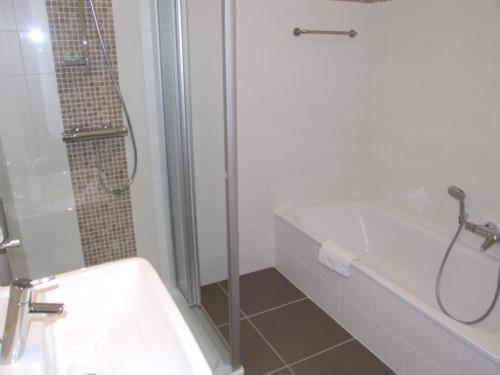 Well'In Hotel Wellin Bagian luar foto